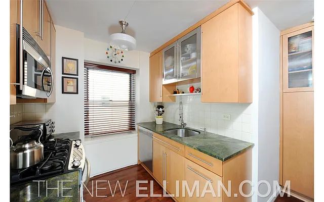 Sold by Douglas Elliman | media 14