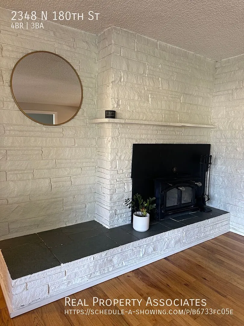 Shoreline Home — Photo 4