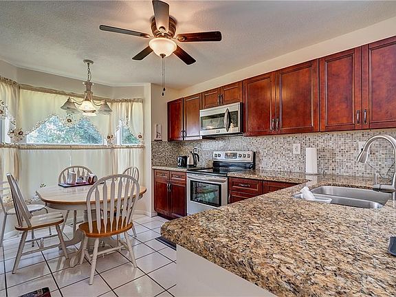 4th image of 475 NW 165th Ave