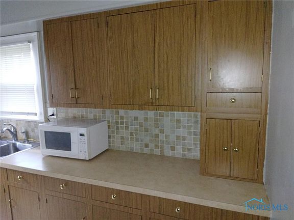 5th image of 3710 Burton Ave