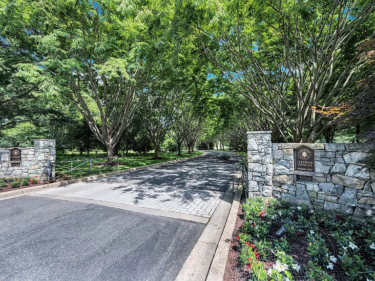 Camden Fallsgrove — Photo 43