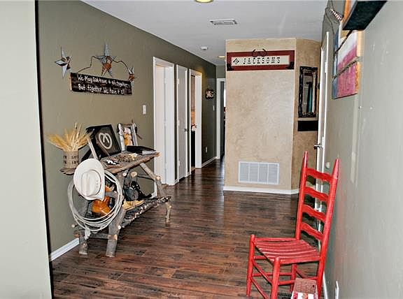 3rd image of 2805 Spencer Cir