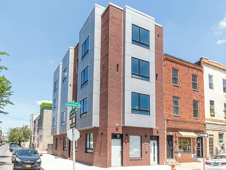 2532 Amber St — Photo 3
