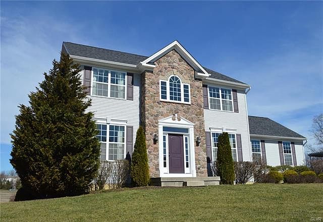 1st image of 200 Walker Dr