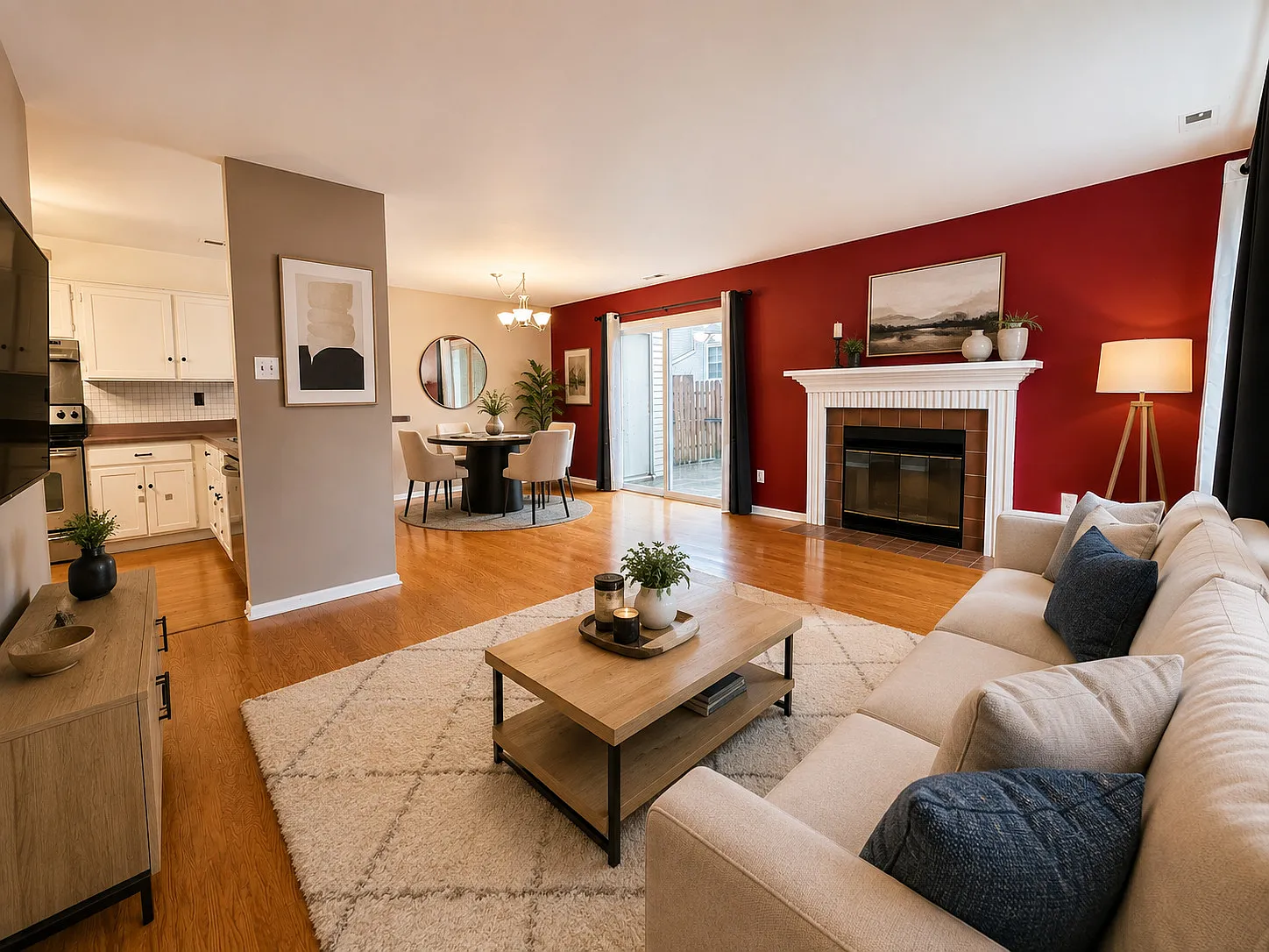 End-Unit Townhome With Private Driveway, Fireplace & Fenced Patio In Saw Mill Valley — Photo 1