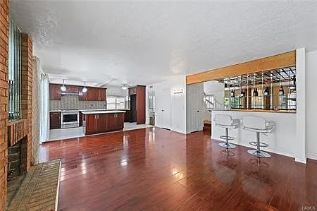 1348 Tabor Ln — Photo 3