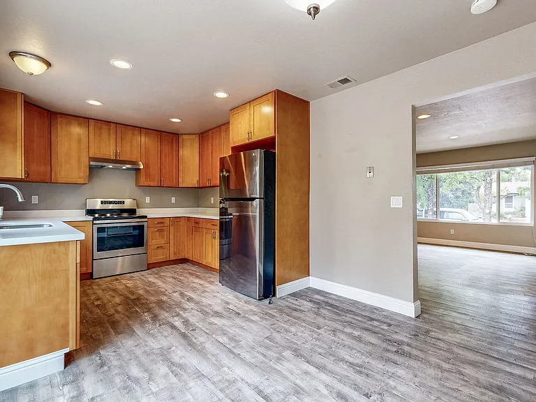 2540 Campbell Dr — Photo 8