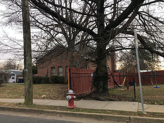 2nd image of 3443 Charles St