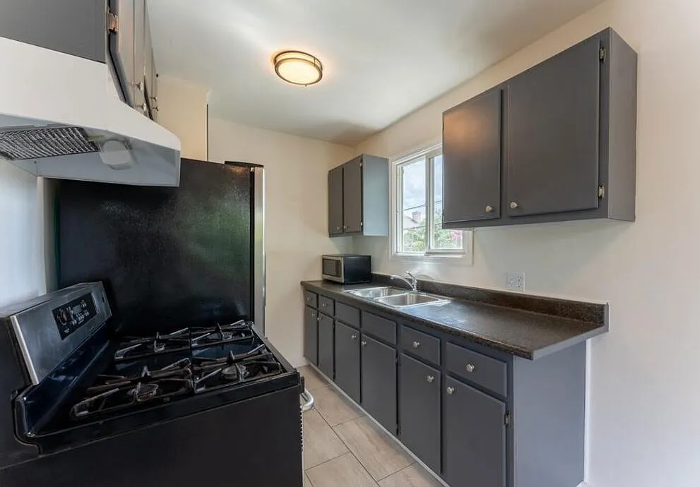 2 bed, 1000 sqft, $1,650 — Photo 1