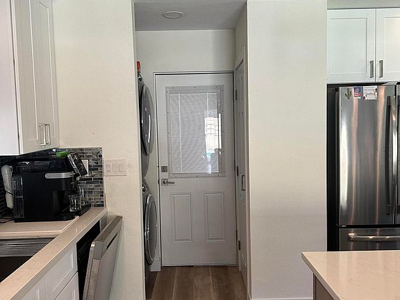 3rd image of 2515 E SYLVIA Street