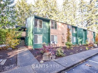 Lovely, wooded 2-bedroom apartment with a large private deck and in-unit washer & dryer!, Olympia, WA 98502