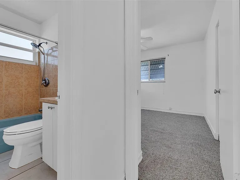 1906 NW 45th Ct — Photo 15