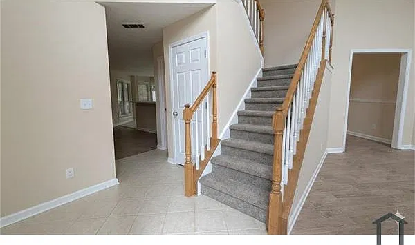 710 Suwanee Lakes Cir — Photo 2