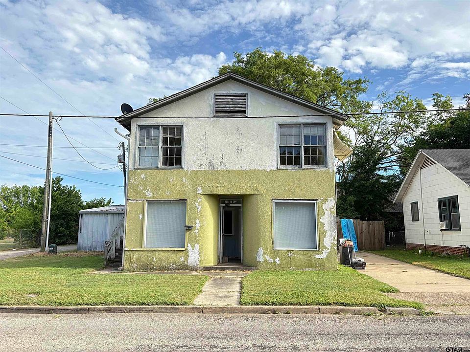 1st image of 206 E 9th St