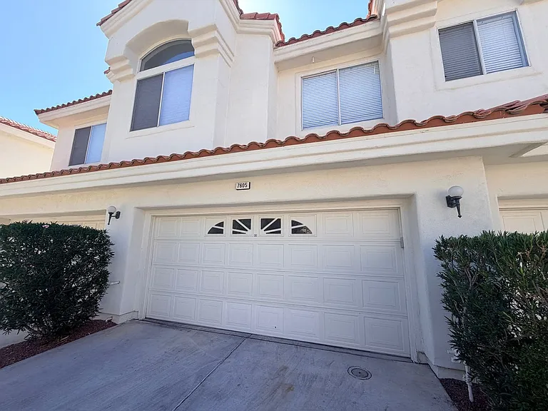 7605 Rolling View Dr #101 — Photo 2