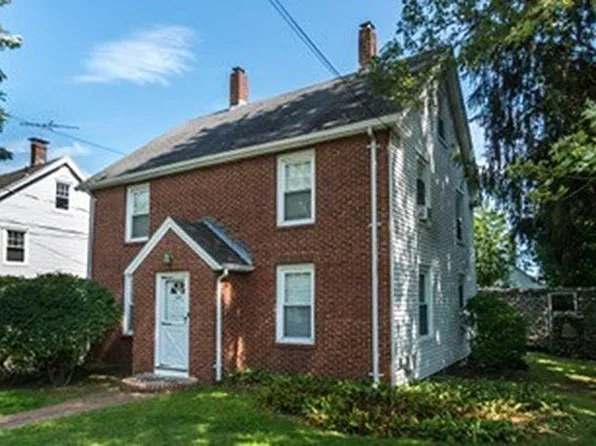 5 Naviens Ln, Waltham, MA 02453