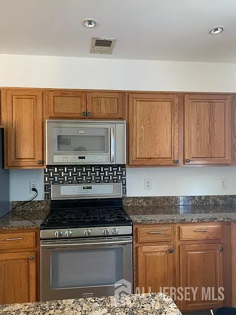 3 bed, 3.0 bath, $3,050 — Photo 2