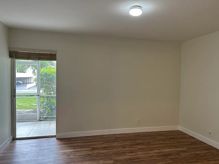 620 NW 13th St #15 — Photo 9