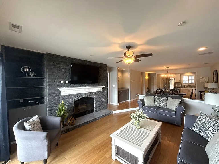 9817 Emerald Point Dr #8 — Photo 9