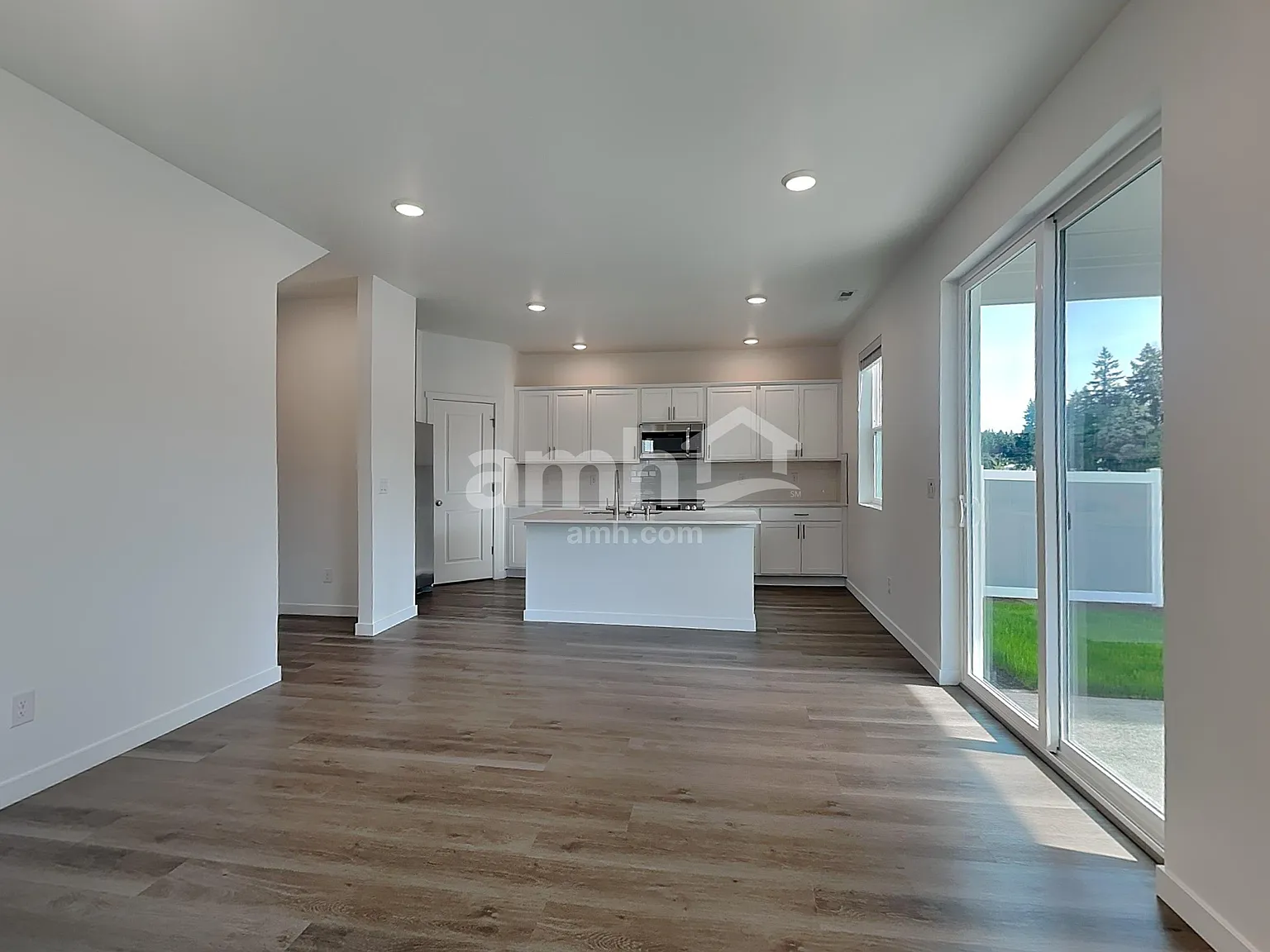4 bed, 2.5 bath, 1835 sqft, $3,085 — Photo 4