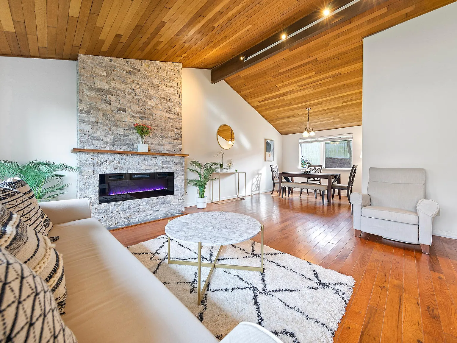 14717 SE 15th Place — Photo 3