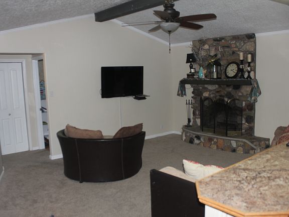 living w/ fireplace 14'x17.5
