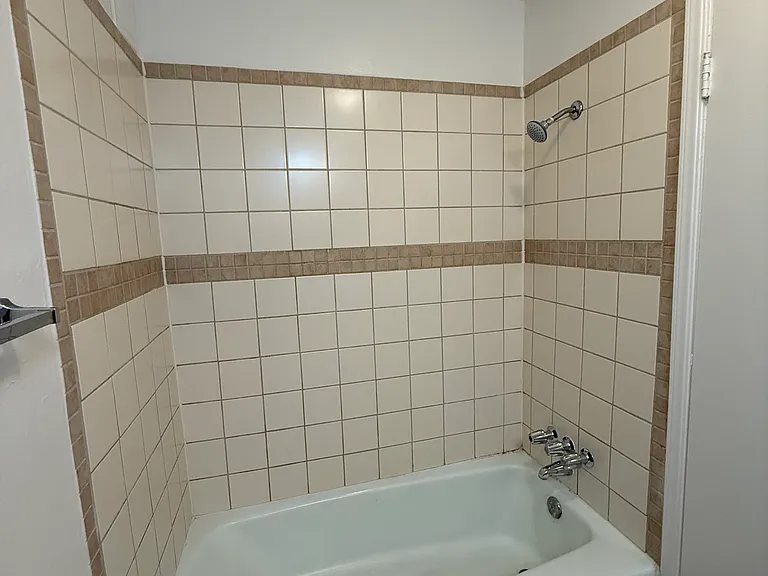 Peartree Apartments — Photo 9