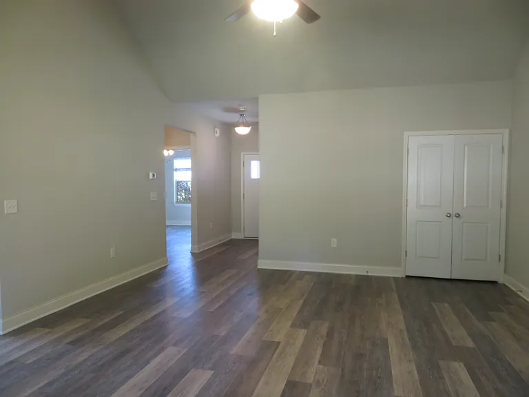 142 Shakleton Dr — Photo 3