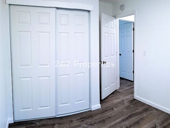 5th image of 10621 SE Stark St #10631