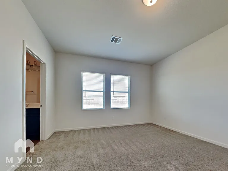 1056 Banyon Tree Ln — Photo 7