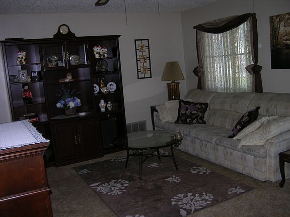 5th image of 2620 Wyandotte Way