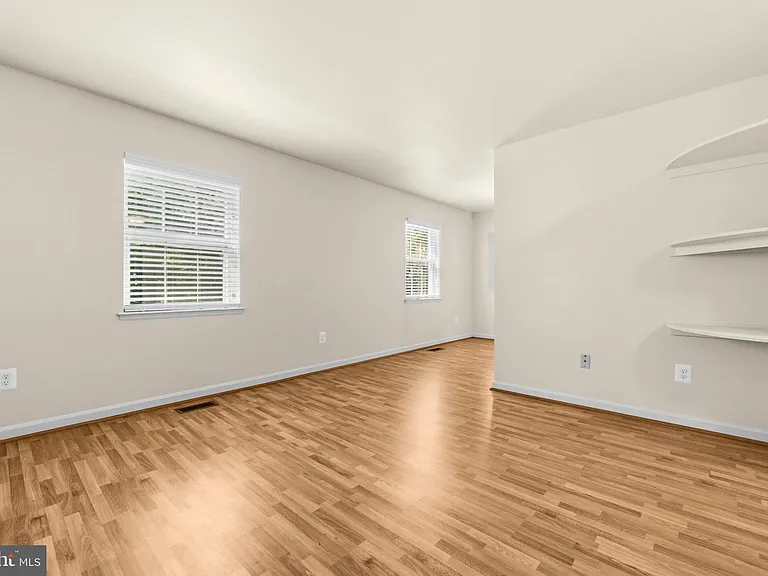 8931 Park Forest Dr — Photo 20