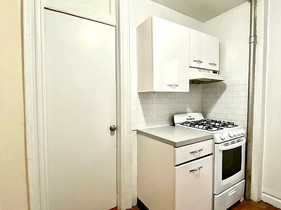 4th image of 226 E 78th St Unit 8