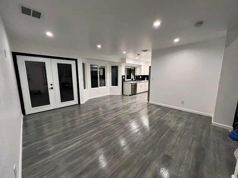 2242 Gregory Ave — Photo 16
