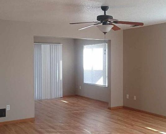 5th image of 405 Hillside Ct #409