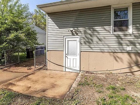 3rd image of 10 Banbury Ct