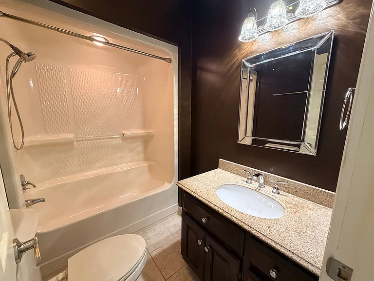 1009 Williamsburg Dr — Photo 22