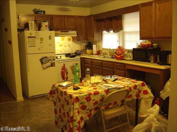 3rd image of 712 Devon Dr