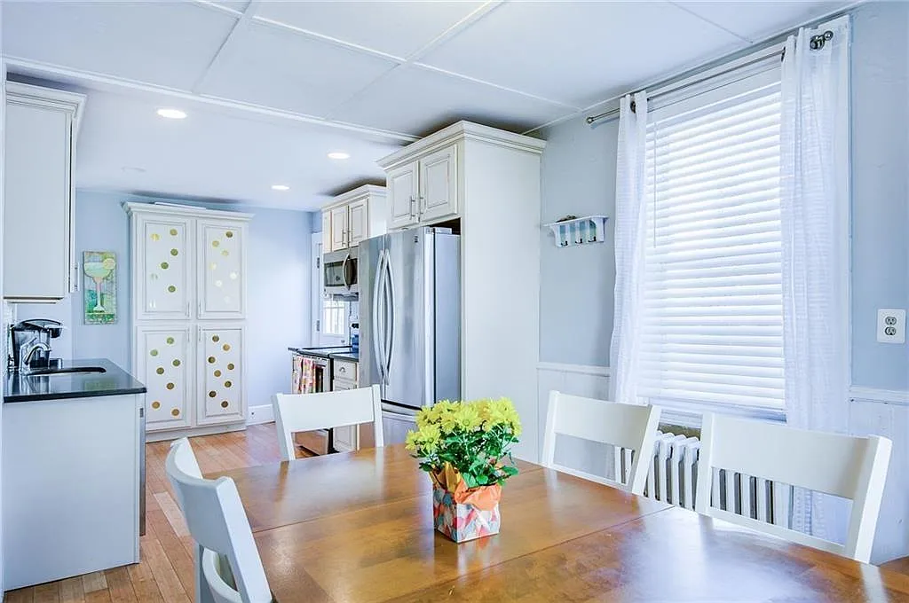4 bed, 1100 sqft, $3,100 — Photo 3