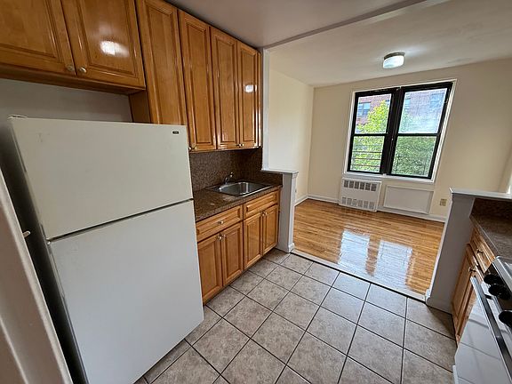 5th image of 14470 41st Ave APT 1K