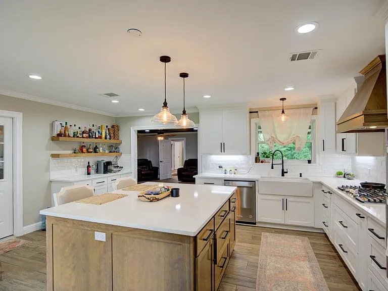1710 Ray Ave — Photo 7
