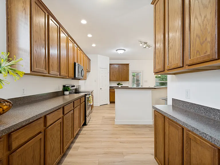 138 Lipan St — Photo 10