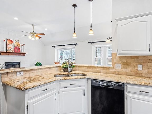 3rd image of 641 Parkridge Blvd
