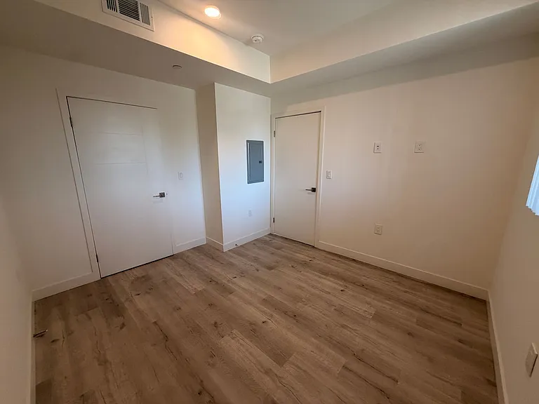 YaYa Glenoaks, LLC — Photo 23