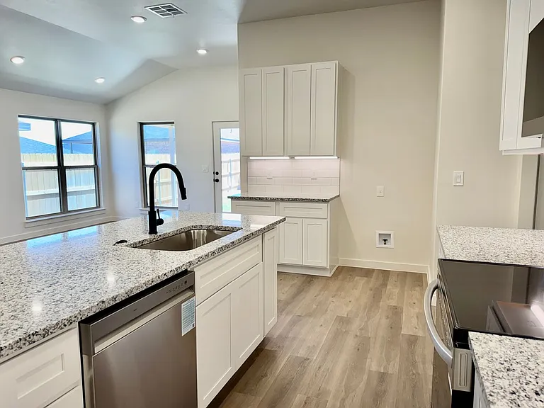 2408 Aberdeen Ave — Photo 9