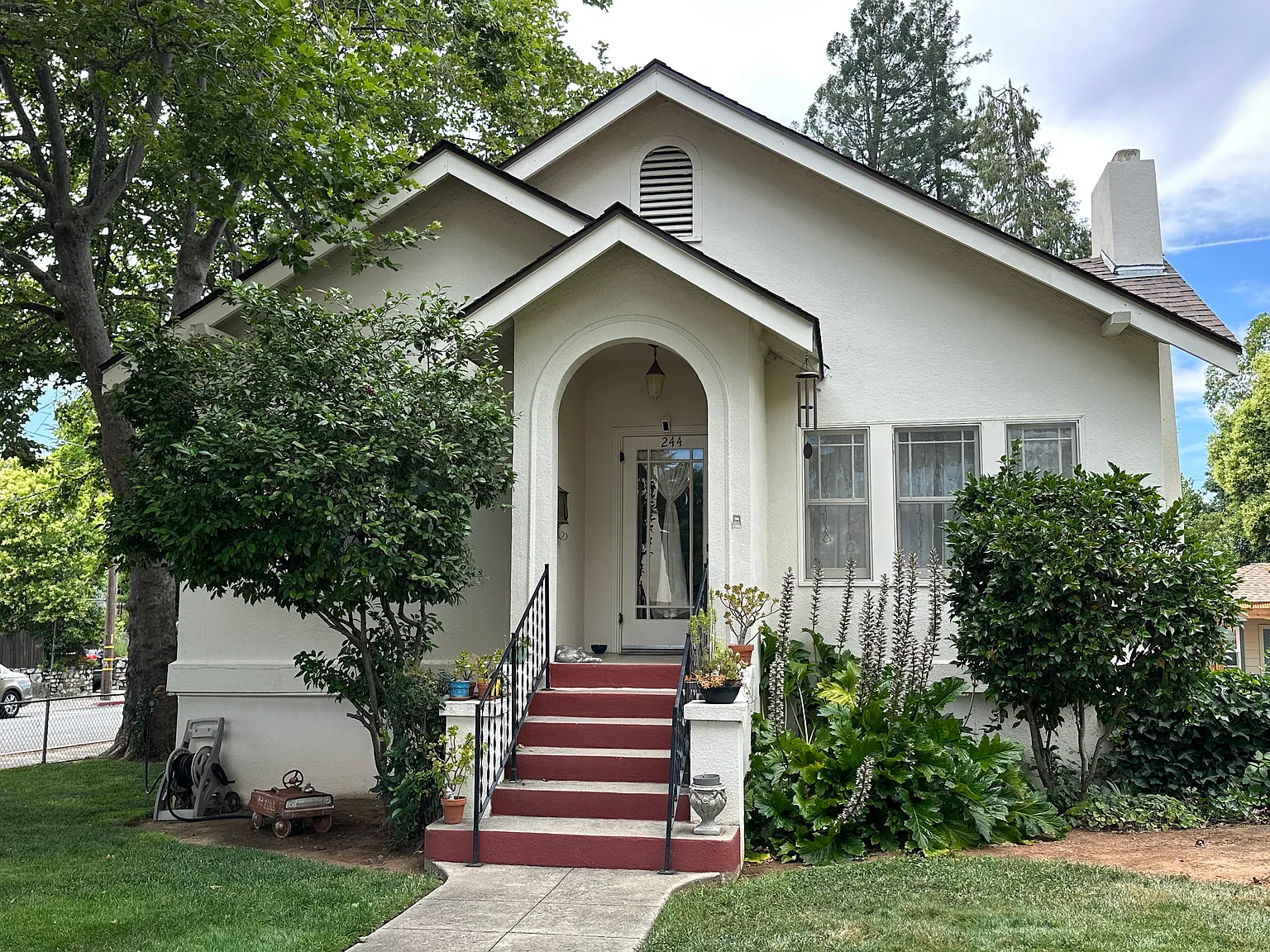 2 bed, 932 sqft, $2,350 — Photo 2