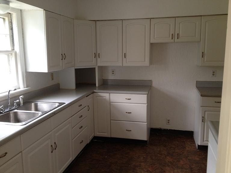 1st image of 318 E Siebenthaler Ave