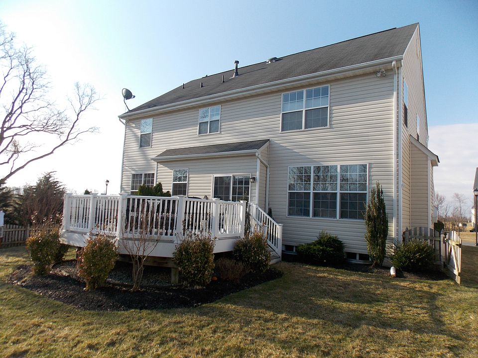 2nd image of 626 Swallowtail Dr