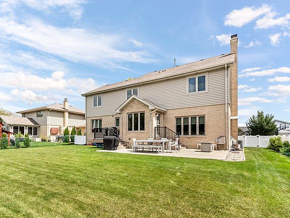 5th image of 17640 Lilac Ln
