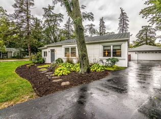 1 Stonegate Cir, Lincolnshire, IL 60069